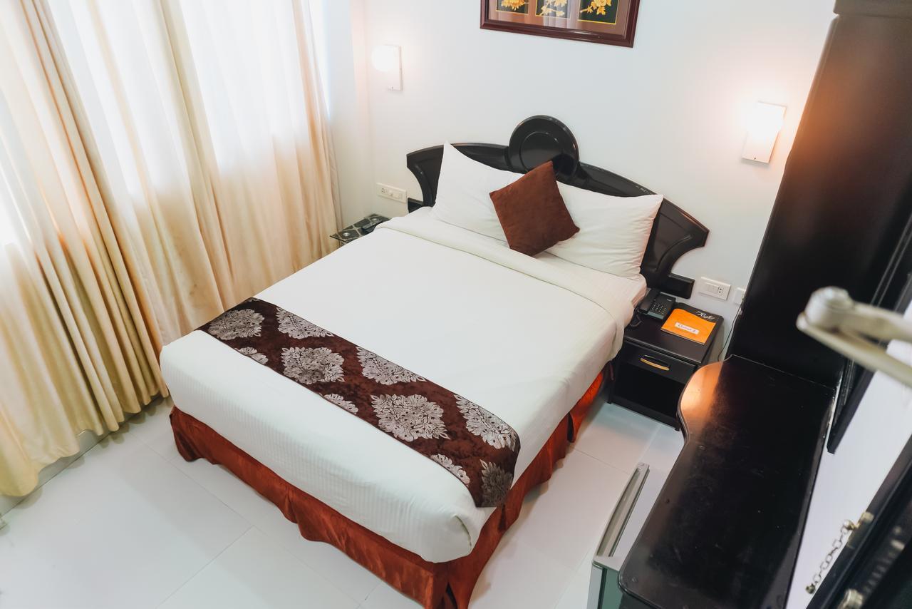 Chothys Park Hotel Thiruvananthapuram Exterior photo